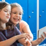 Mulai September, Sekolah di Polandia Larang Siswa Bawa Ponsel