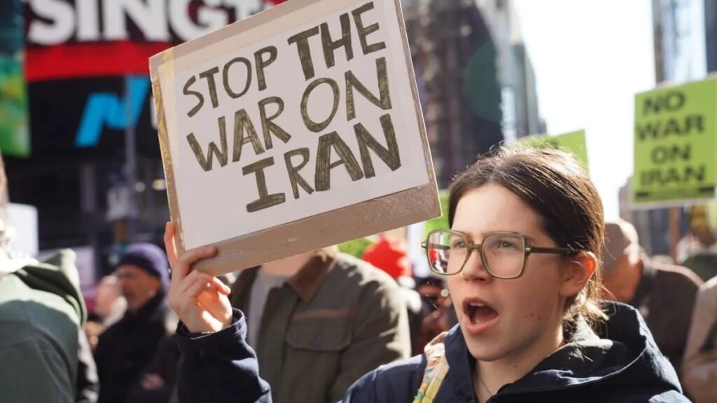 Ribuan Warga AS Kepung Gedung Putih, Tolak Perang ke Iran