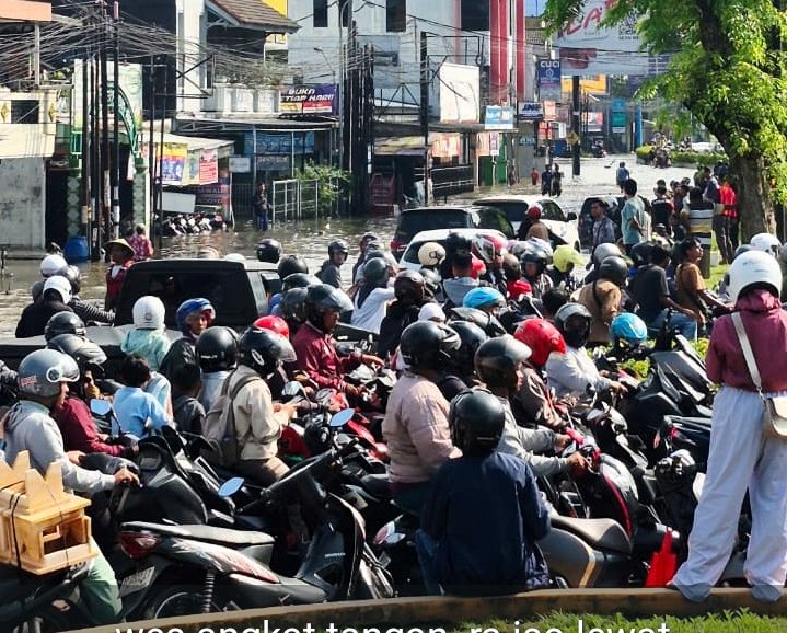 Solo Raya Hujan Deras, Sungai Meluap Genani Rumah Warga