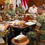 Presiden Prabowo Terima Laporan Pembangunan 300 Jembatan dan Renovasi Sekolah Terdampak Bencana dari KSAD