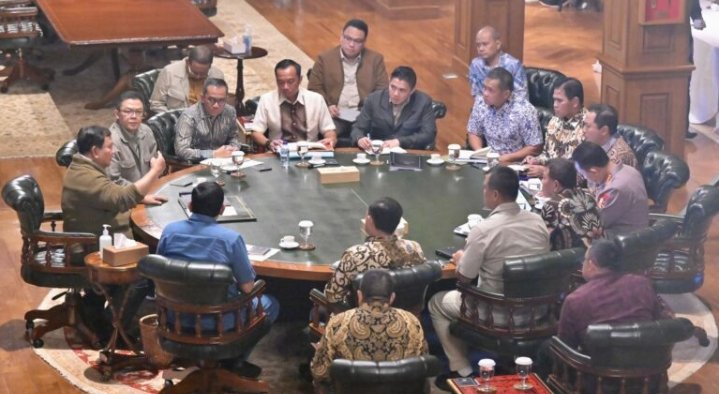 Pimpin Ratas, Prabowo Bahas Aspirasi Pekerja hingga Peran Kampus untuk Bangun Daerah