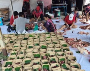 Cegah Plastik, Besek Alternatif Wadah Daging Kurban Ala Masjid Agung Al-Azhar