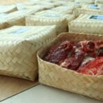Cegah Plastik, Besek Alternatif Wadah Daging Kurban Ala Masjid Agung Al-Azhar