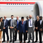 Senyum Protokoler dan Pengawal Prancis Saat Foto Bersama Presiden Prabowo