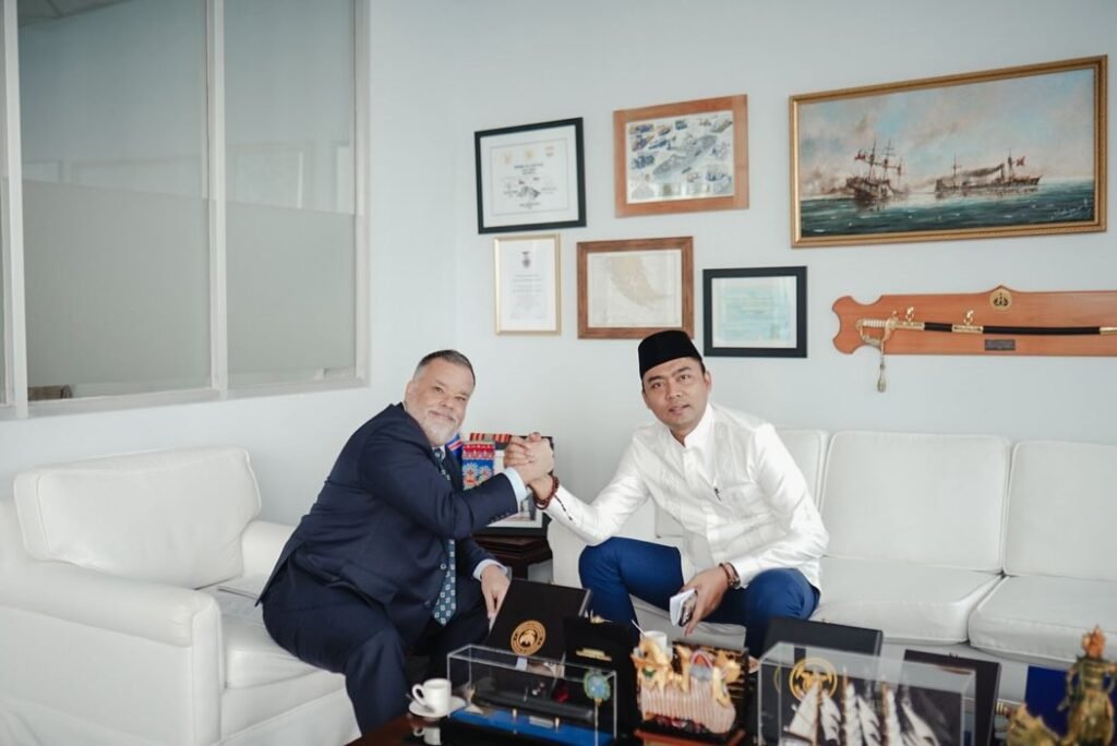 Berdiskusi dengan Duta Mario Ignacio, Stafsus Menag Gugun Gumilar Perkuat Hubungan Indonesia-Chili